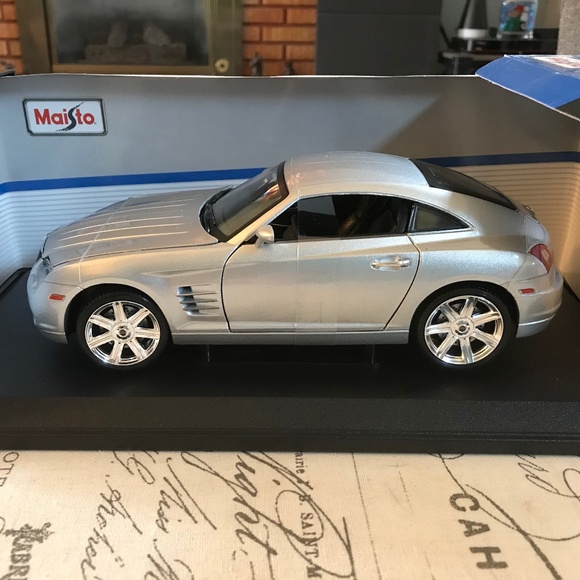 Maisto 1:18 Chrysler Crossfire Diecast Special Edition - Picture 1 of 10